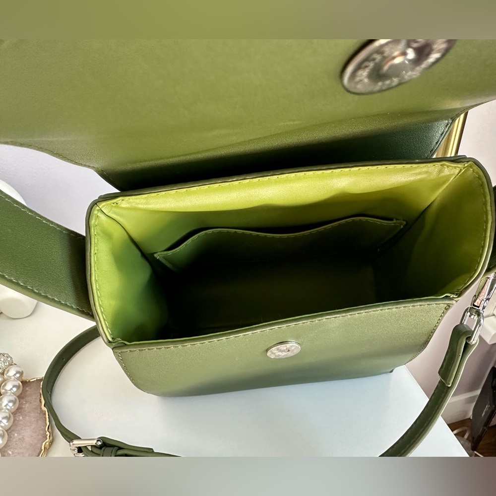 Avocado green handbag / crossbody small bag leather - Picture 4 of 5